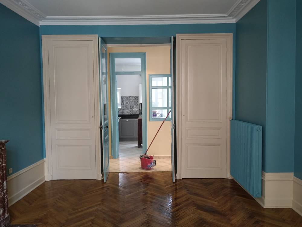 salle bleue peinte