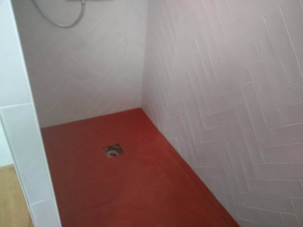 sol rouge douche